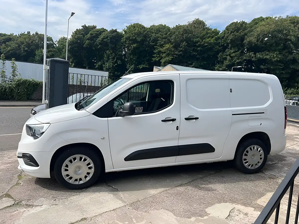 Used 2020 Vauxhall Combo Sportive White - Interior and Exterior details 7