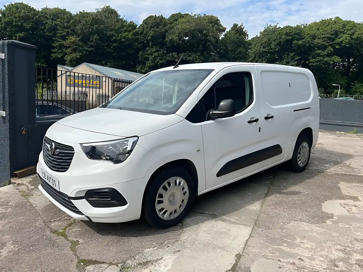 Used 2020 Vauxhall Combo Sportive White - Interior and Exterior details 8