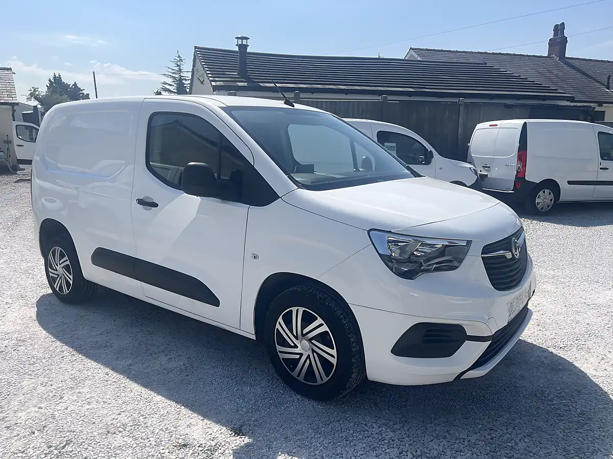 Used 2020 Vauxhall Combo Sportive White - Front View