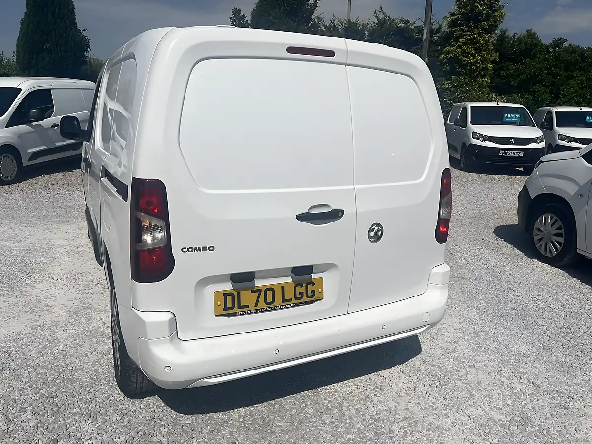 Used 2020 Vauxhall Combo Sportive White - Interior and Exterior details 10