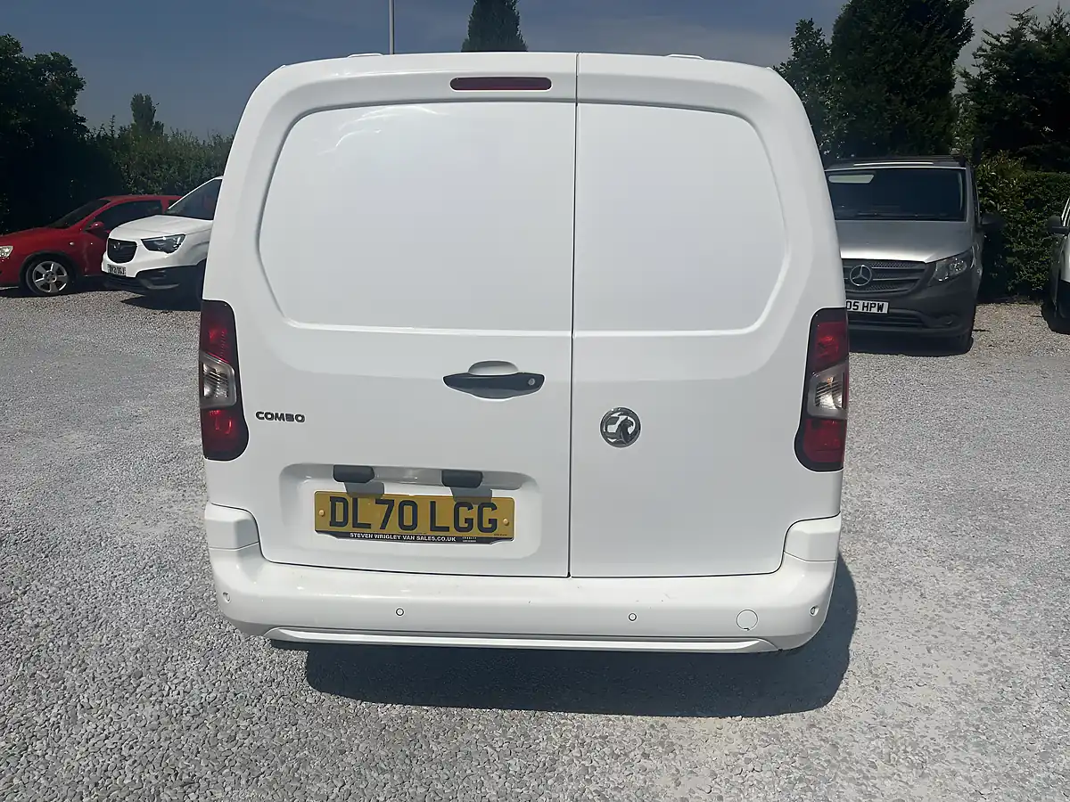 Used 2020 Vauxhall Combo Sportive White - Interior and Exterior details 11