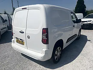 Used 2020 Vauxhall Combo Sportive White - Interior and Exterior details 12