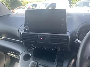 Used 2020 Vauxhall Combo Sportive White - Interior and Exterior details 15