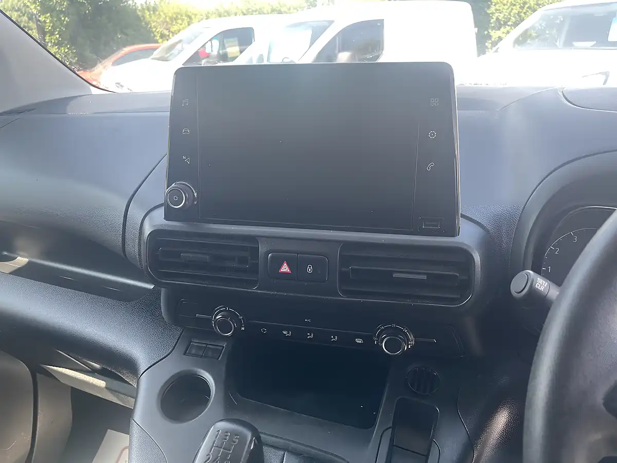 Used 2020 Vauxhall Combo Sportive White - Interior and Exterior details 15