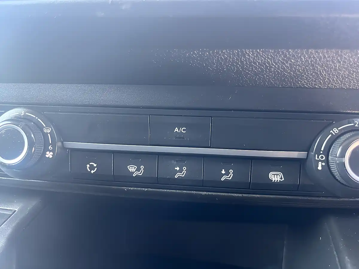 Used 2020 Vauxhall Combo Sportive White - Interior and Exterior details 16