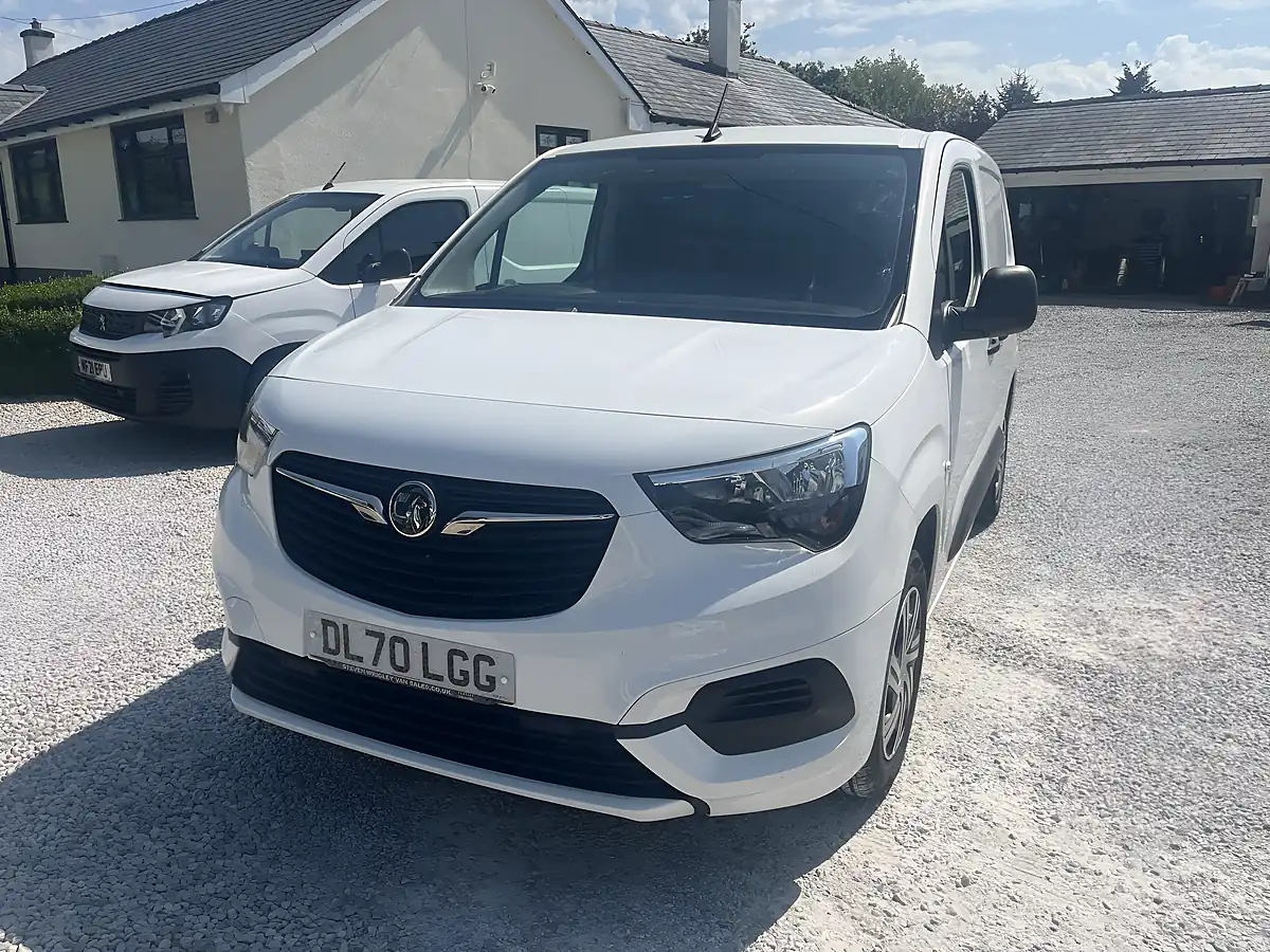 Used 2020 Vauxhall Combo Sportive White - Interior and Exterior details 5