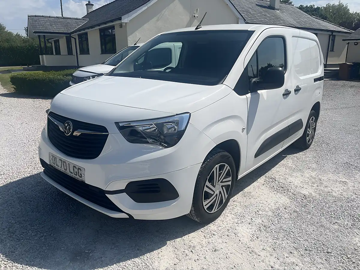 Used 2020 Vauxhall Combo Sportive White - Interior and Exterior details 6