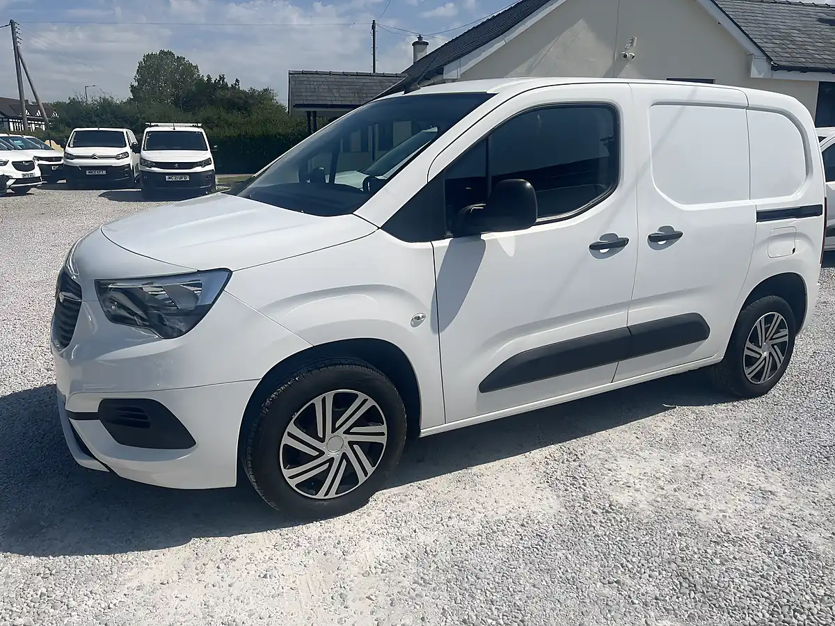 Used 2020 Vauxhall Combo Sportive White - Interior and Exterior details 7