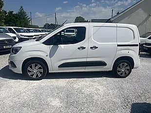 Used 2020 Vauxhall Combo Sportive White - Interior and Exterior details 8