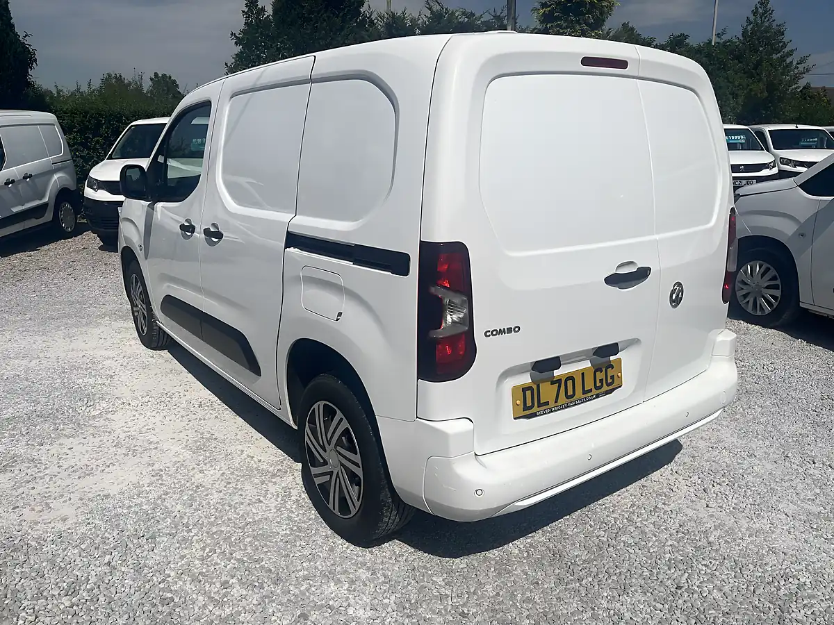 Used 2020 Vauxhall Combo Sportive White - Interior and Exterior details 9
