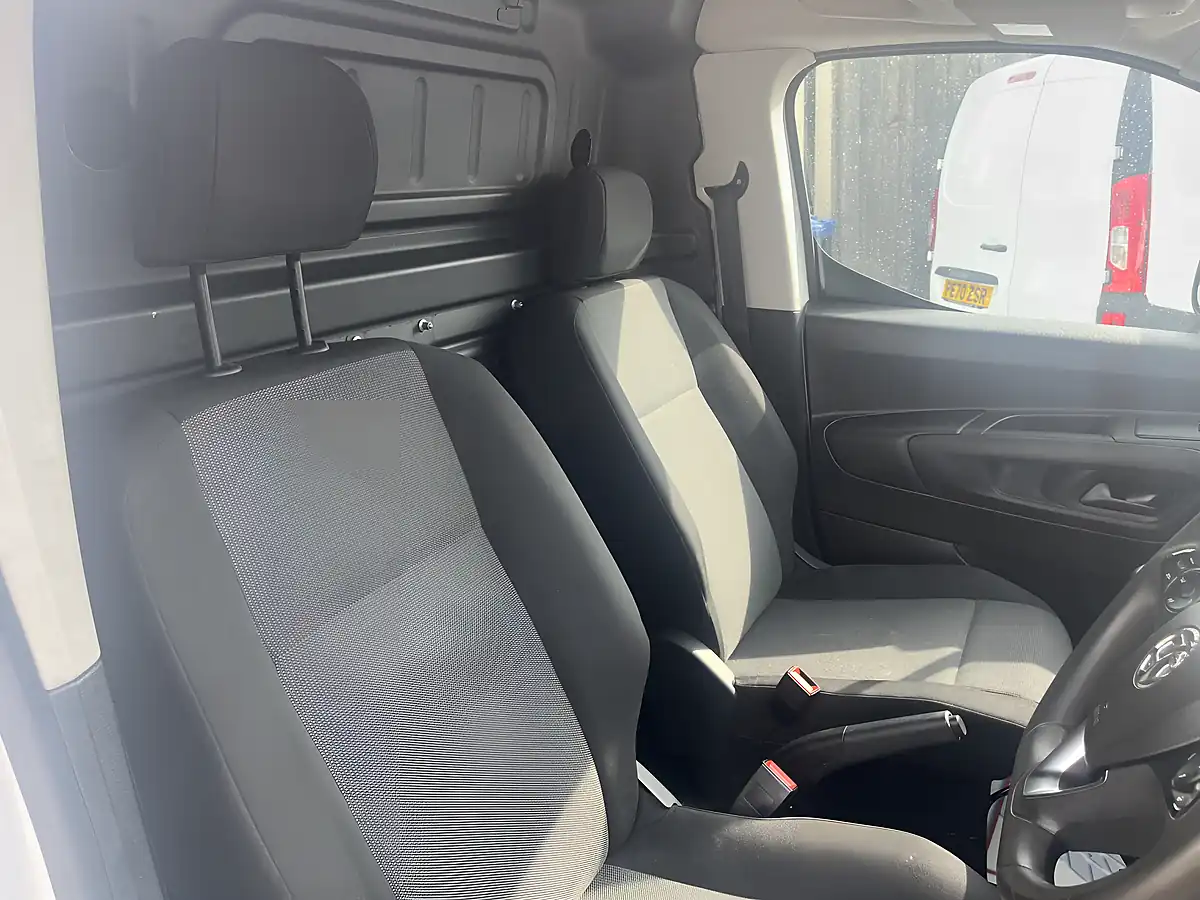 Used 2020 Vauxhall Combo Sportive White - Interior and Exterior details 14