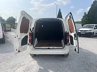 Used 2020 Vauxhall Combo Sportive White - Interior and Exterior details 19