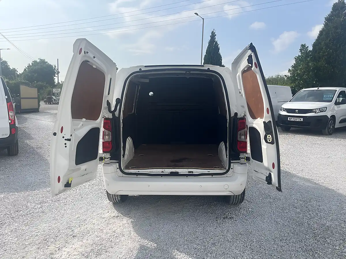 Used 2020 Vauxhall Combo Sportive White - Interior and Exterior details 19