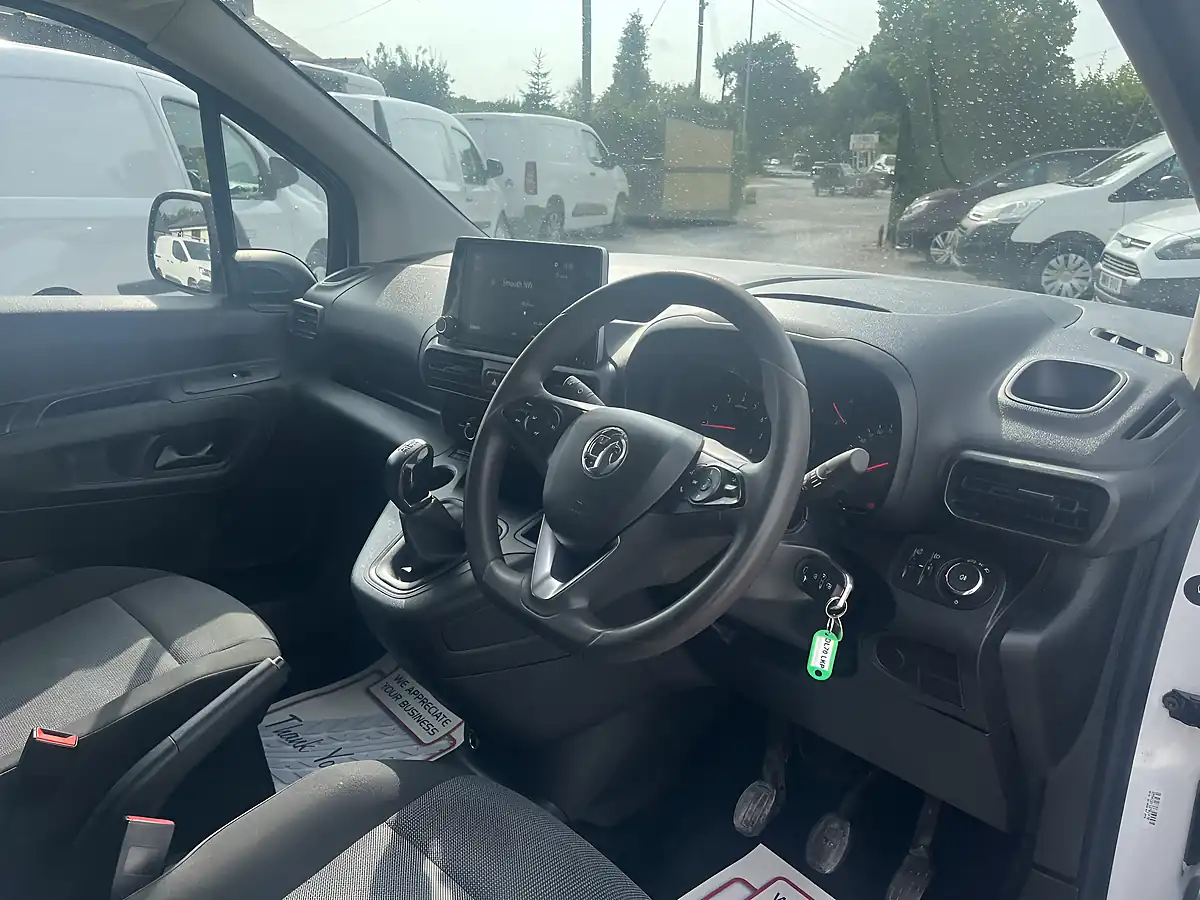 Used 2020 Vauxhall Combo Sportive White - Interior and Exterior details 3