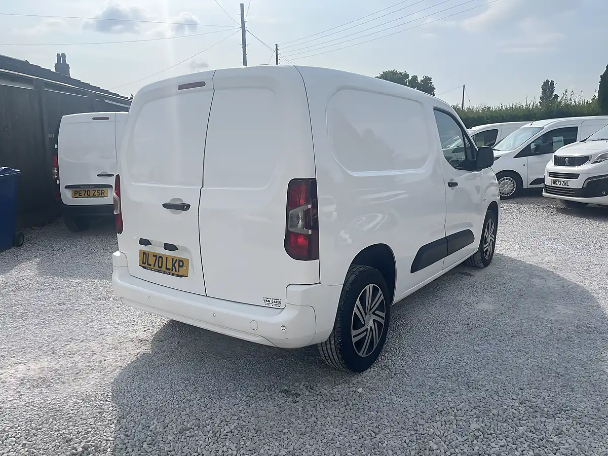 Used 2020 Vauxhall Combo Sportive White - Interior and Exterior details 4