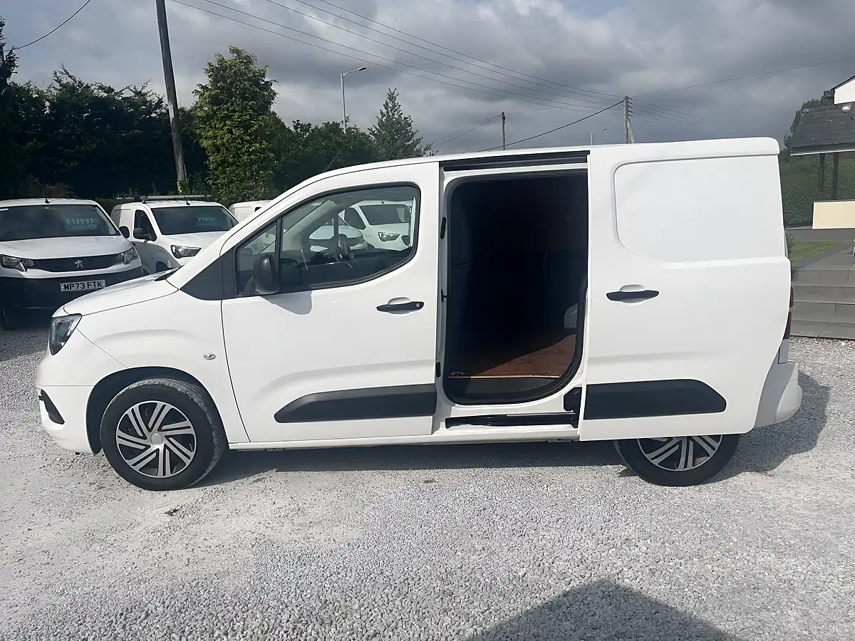 Used 2020 Vauxhall Combo Sportive White - Interior and Exterior details 7