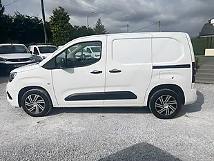 Used 2020 Vauxhall Combo Sportive White - Interior and Exterior details 8