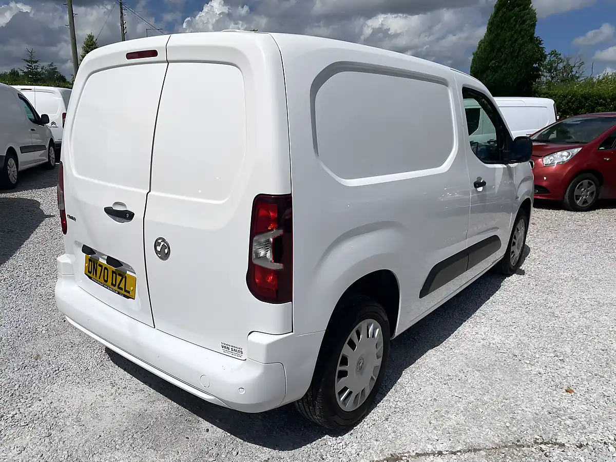 Used 2020 Vauxhall Combo Sportive White - Interior and Exterior details 11
