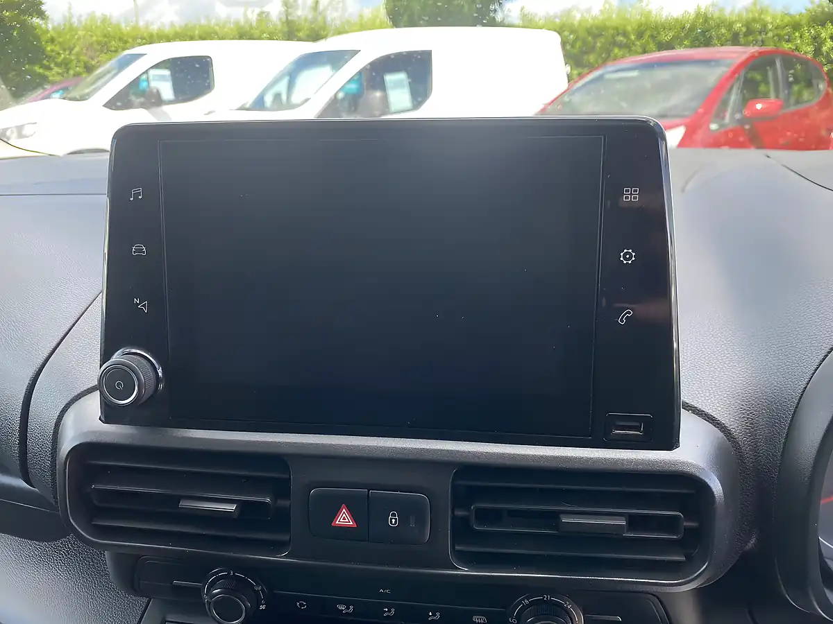 Used 2020 Vauxhall Combo Sportive White - Interior and Exterior details 14