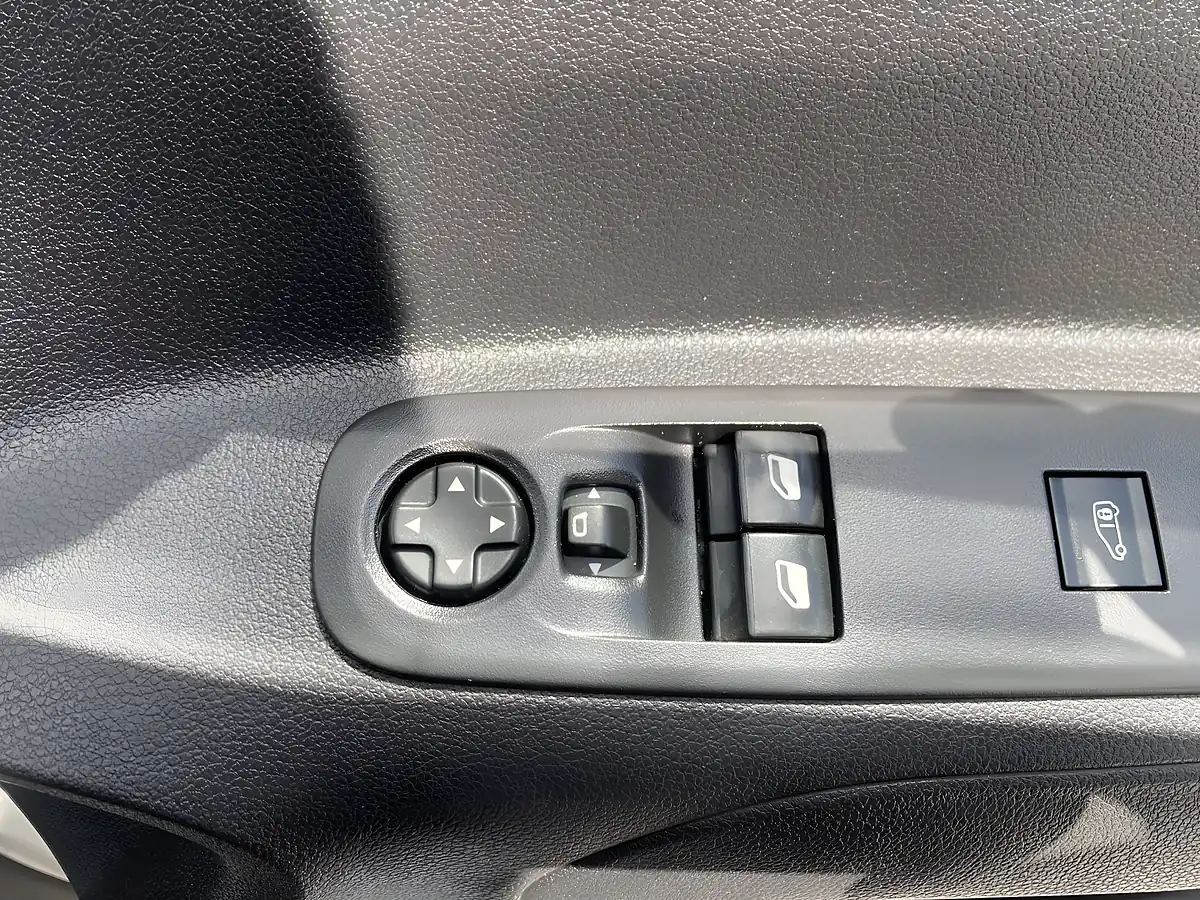 Used 2020 Vauxhall Combo Sportive White - Interior and Exterior details 15