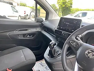 Used 2020 Vauxhall Combo Sportive White - Interior and Exterior details 17