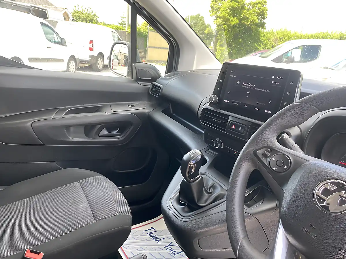 Used 2020 Vauxhall Combo Sportive White - Interior and Exterior details 17
