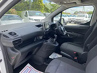 Used 2020 Vauxhall Combo Sportive White - Interior and Exterior details 18