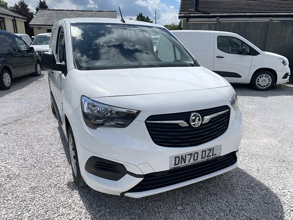 Used 2020 Vauxhall Combo Sportive White - Interior and Exterior details 2