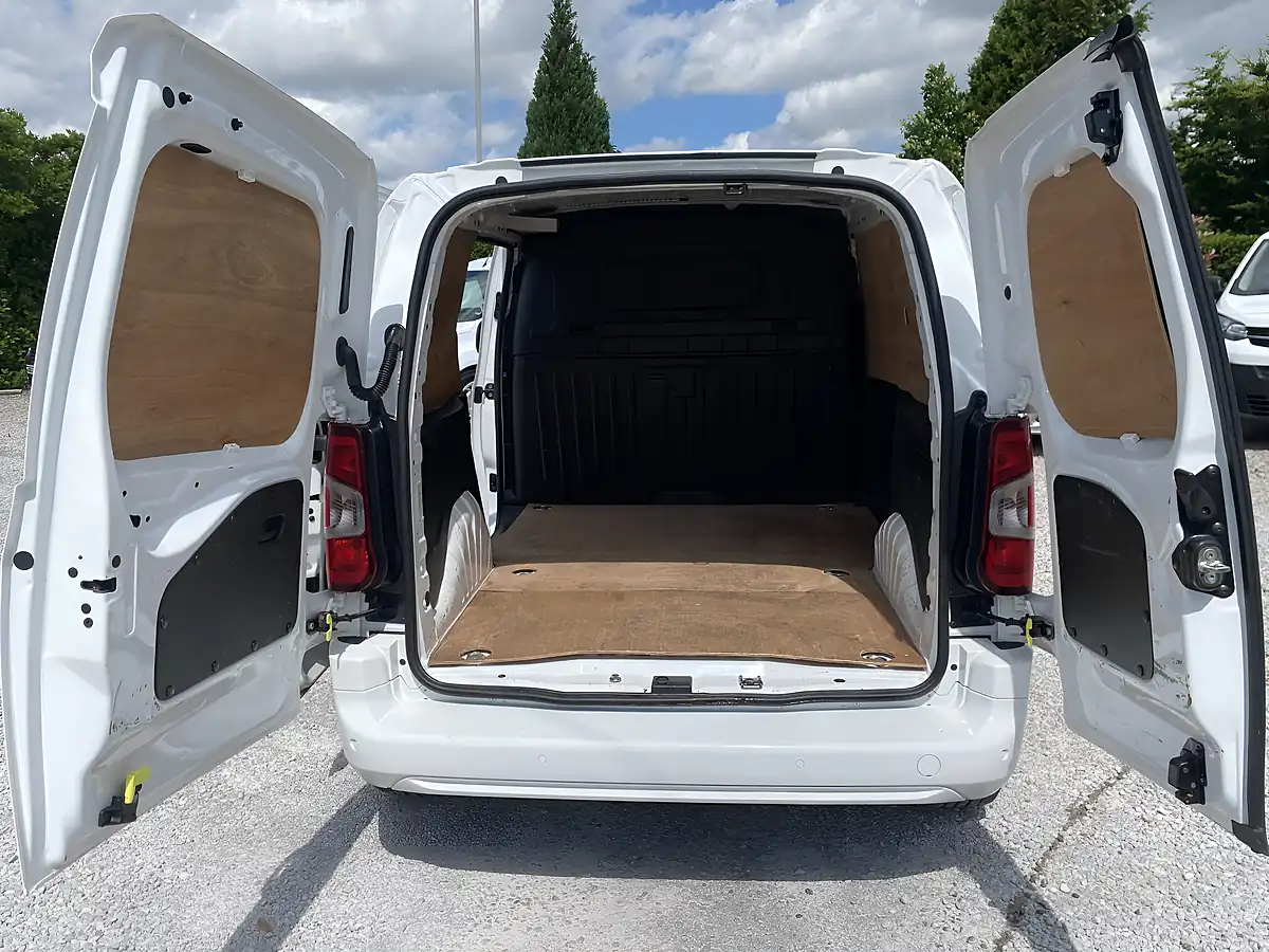 Used 2020 Vauxhall Combo Sportive White - Interior and Exterior details 20
