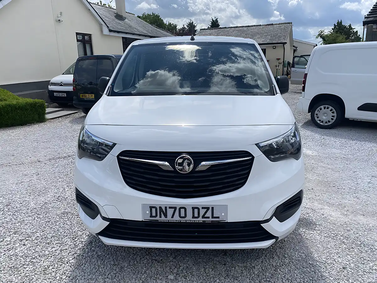 Used 2020 Vauxhall Combo Sportive White - Interior and Exterior details 3