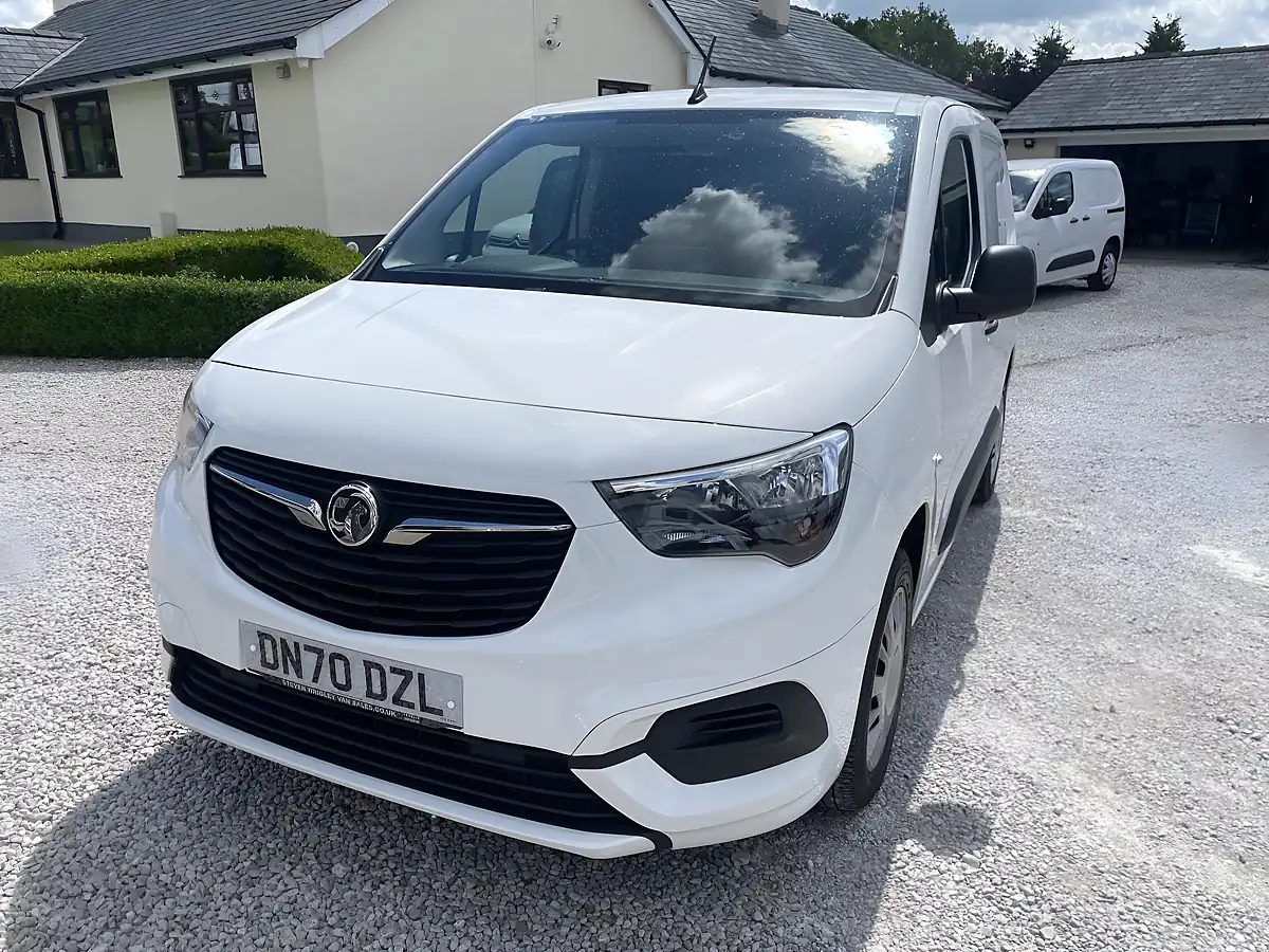 Used 2020 Vauxhall Combo Sportive White - Interior and Exterior details 4