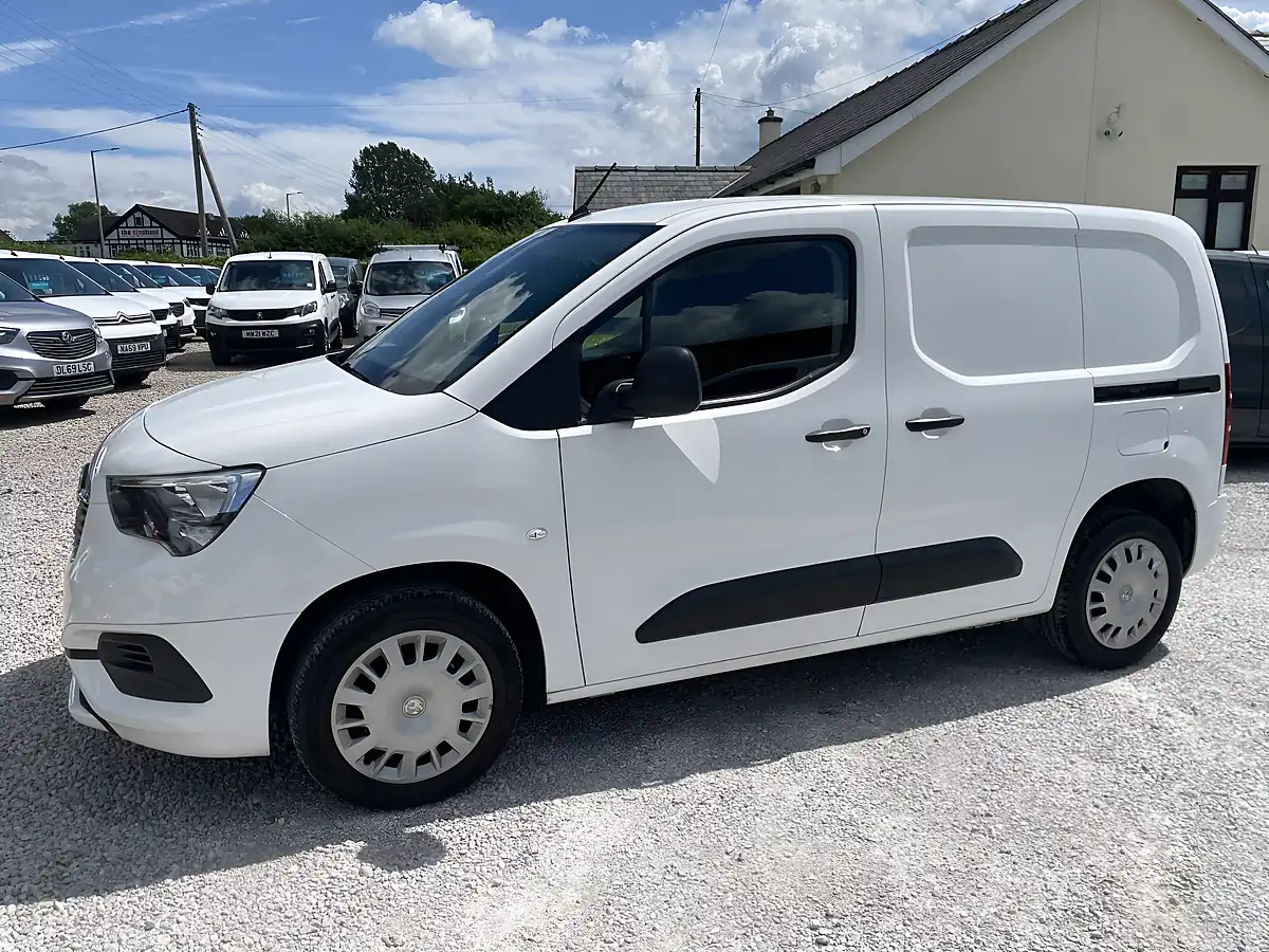 Used 2020 Vauxhall Combo Sportive White - Interior and Exterior details 6