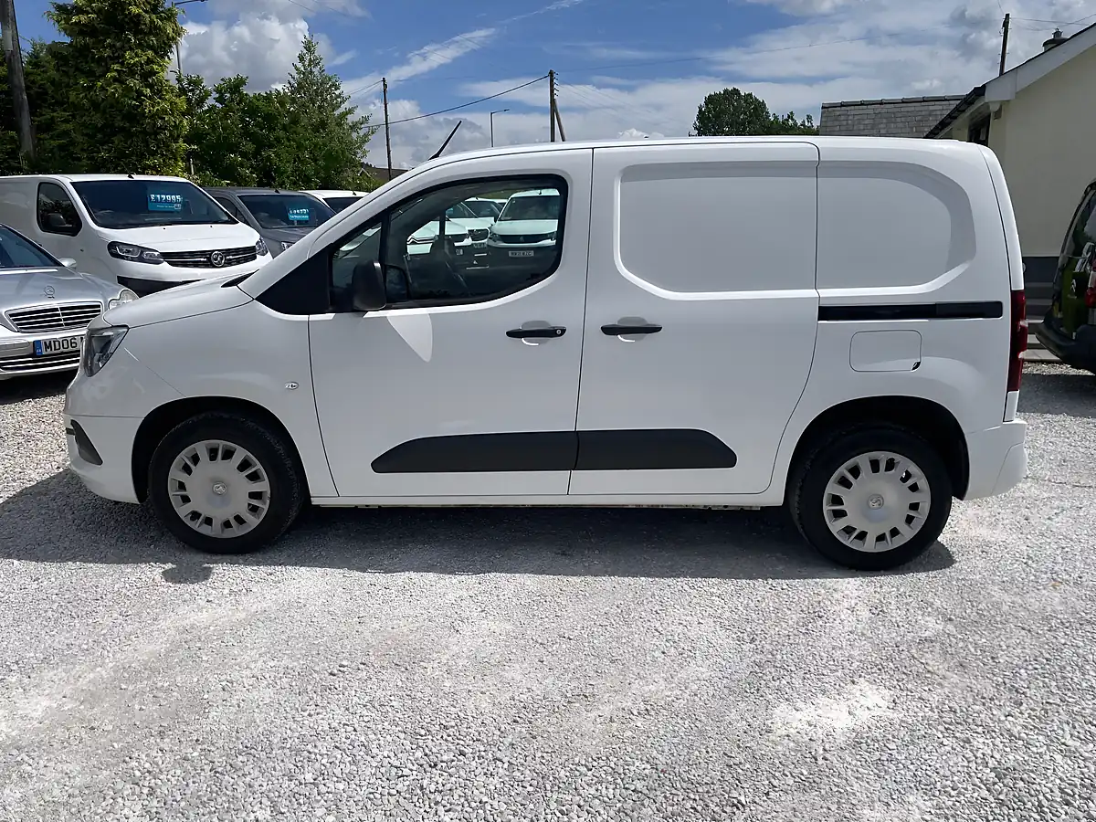 Used 2020 Vauxhall Combo Sportive White - Interior and Exterior details 8