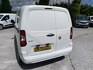 Used 2020 Vauxhall Combo Sportive White - Interior and Exterior details 9