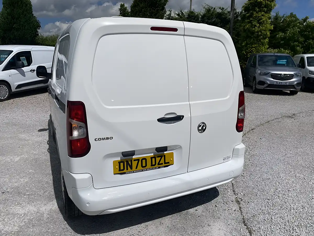 Used 2020 Vauxhall Combo Sportive White - Interior and Exterior details 9