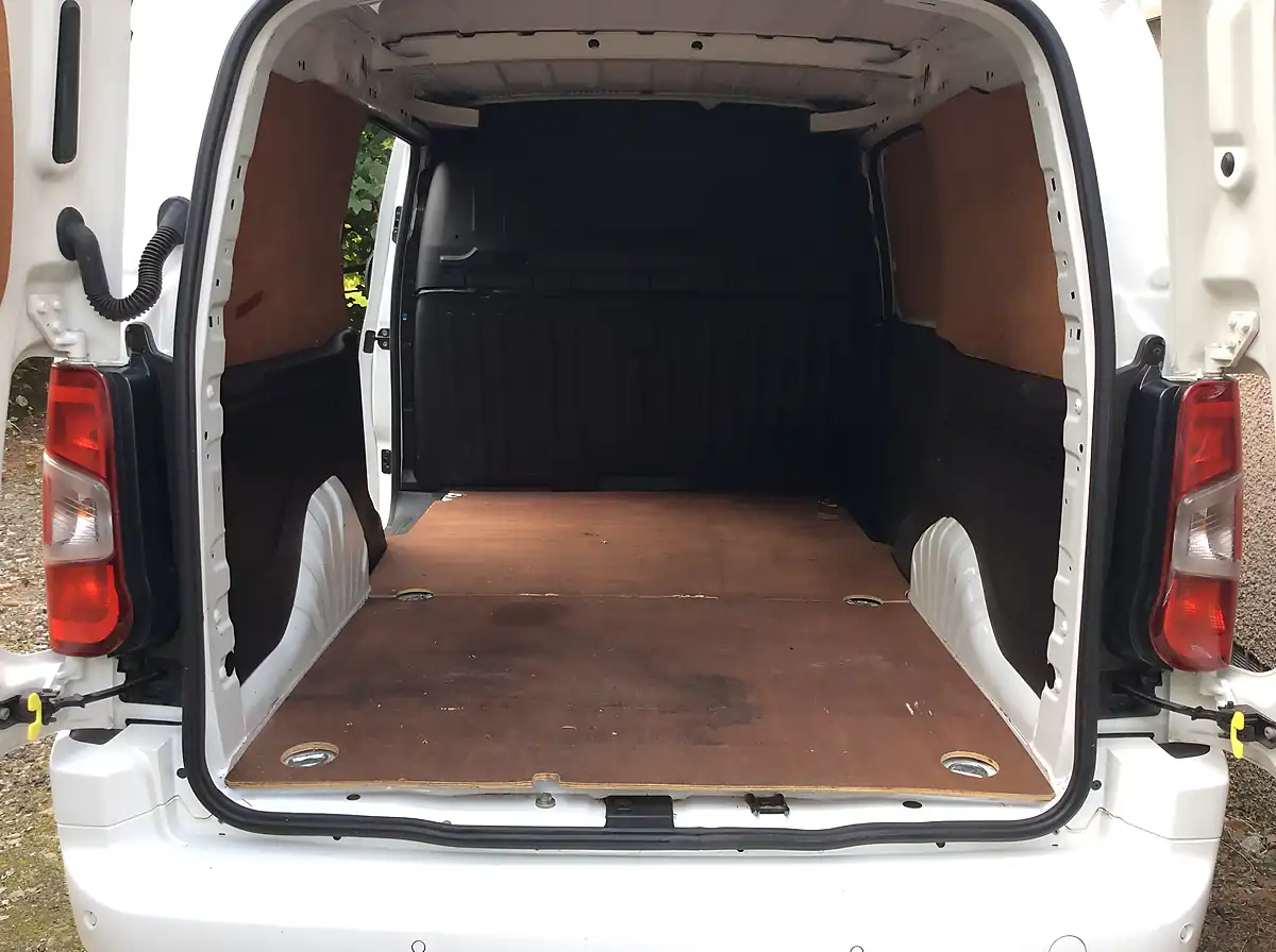 Used 2020 Vauxhall Combo Sportive White - Interior and Exterior details 14
