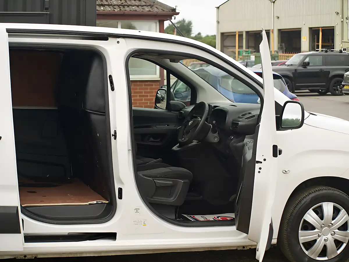 Used 2020 Vauxhall Combo Sportive White - Interior and Exterior details 12