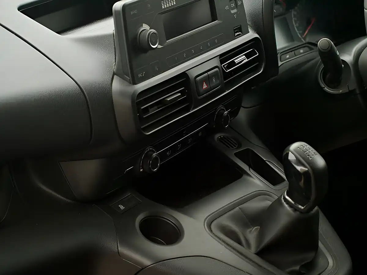 Used 2020 Vauxhall Combo Sportive White - Interior and Exterior details 19