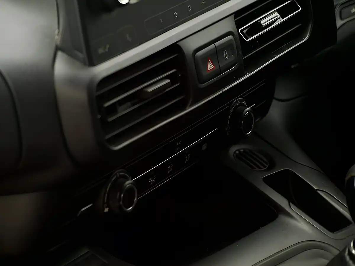 Used 2020 Vauxhall Combo Sportive White - Interior and Exterior details 20