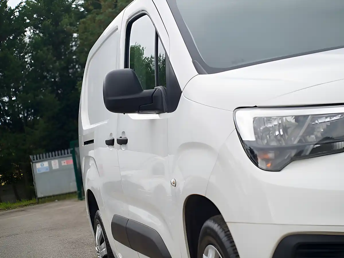 Used 2020 Vauxhall Combo Sportive White - Interior and Exterior details 7