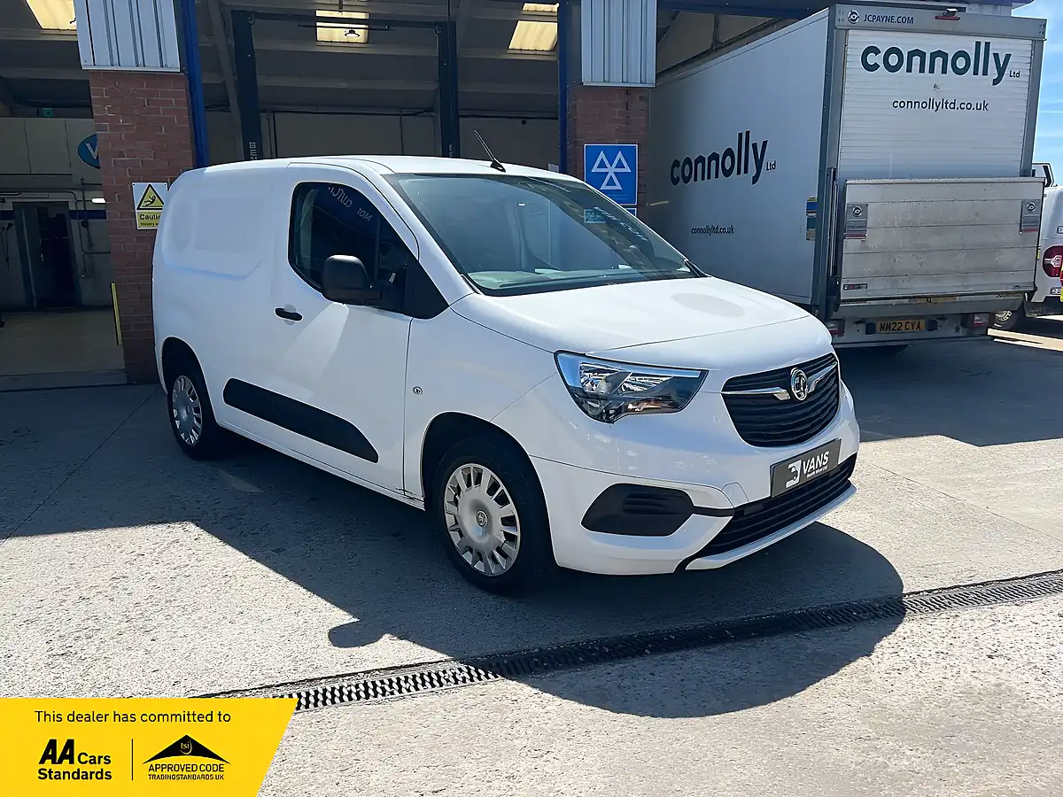 Used 2020 Vauxhall Combo Sportive White - Front View