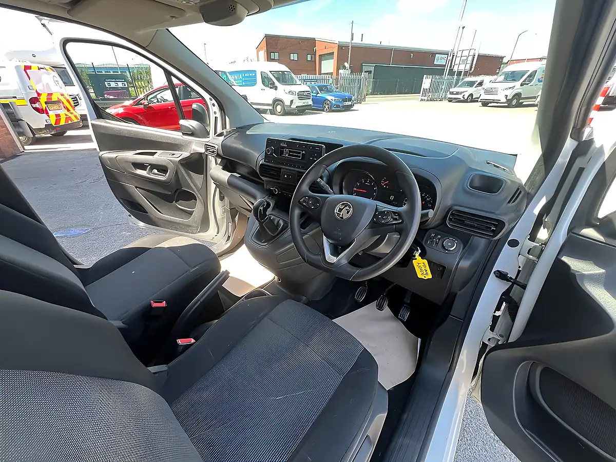 Used 2020 Vauxhall Combo Sportive White - Interior and Exterior details 10
