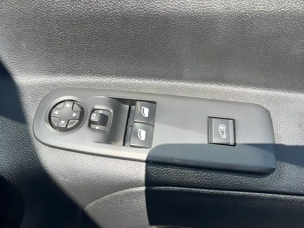 Used 2020 Vauxhall Combo Sportive White - Interior and Exterior details 13