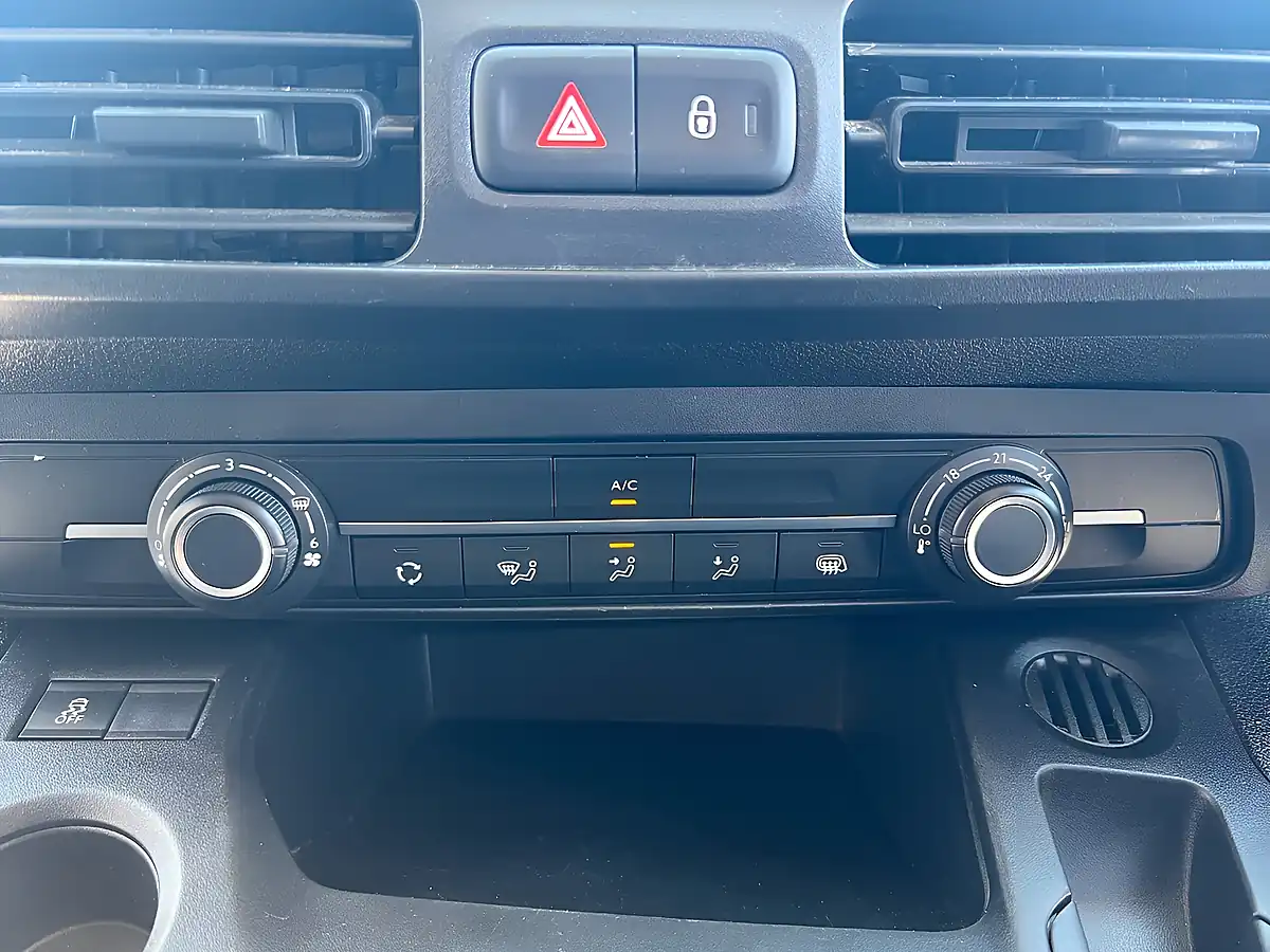 Used 2020 Vauxhall Combo Sportive White - Interior and Exterior details 17