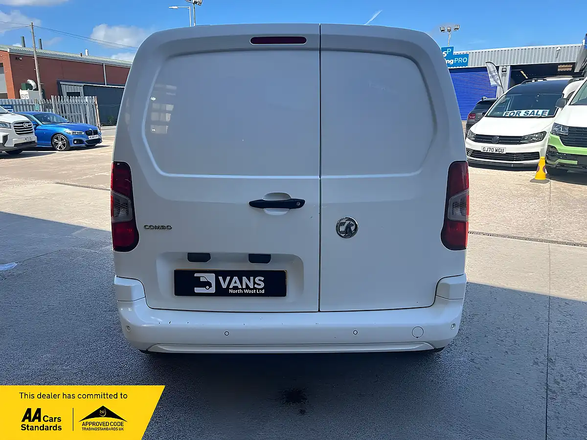 Used 2020 Vauxhall Combo Sportive White - Interior and Exterior details 4