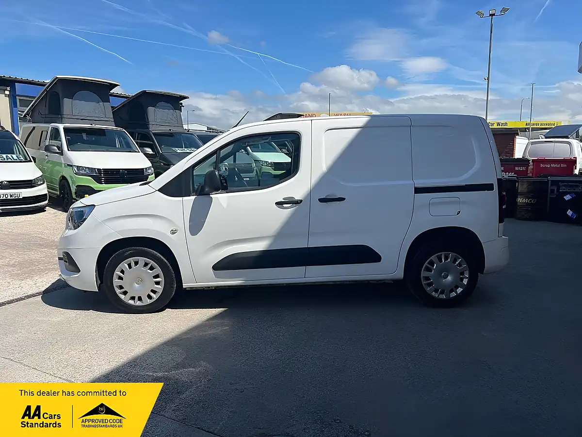 Used 2020 Vauxhall Combo Sportive White - Interior and Exterior details 6