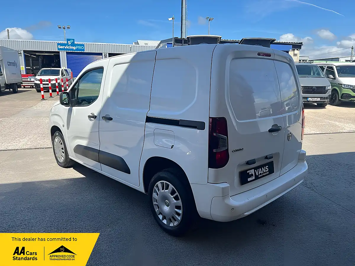 Used 2020 Vauxhall Combo Sportive White - Interior and Exterior details 7