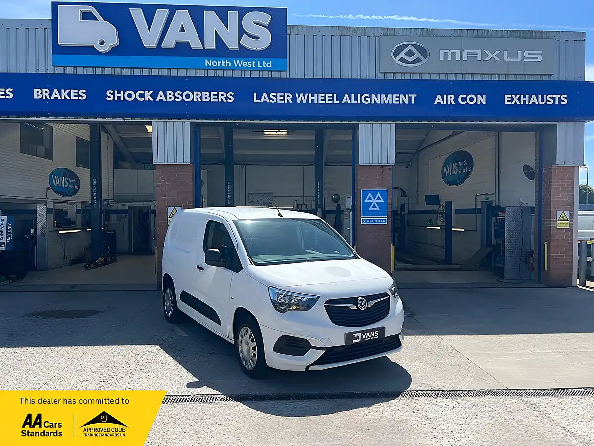 Used 2020 Vauxhall Combo Sportive White - Interior and Exterior details 8