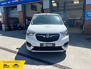 Used 2020 Vauxhall Combo Sportive White - Interior and Exterior details 9