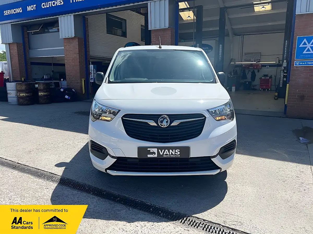 Used 2020 Vauxhall Combo Sportive White - Interior and Exterior details 9